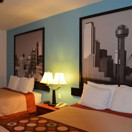 Super 8 By Wyndham Austin/Airport South Hotell Exteriör bild