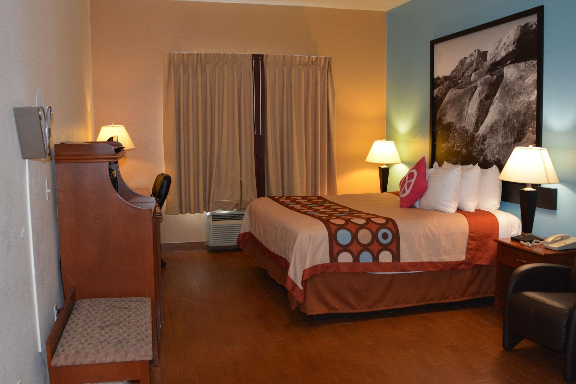 Super 8 By Wyndham Austin/Airport South Hotell Exteriör bild