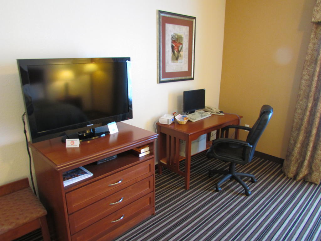 Super 8 By Wyndham Austin/Airport South Hotell Rum bild