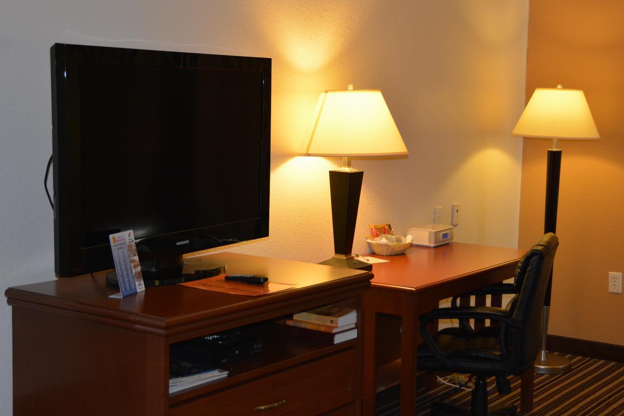 Super 8 By Wyndham Austin/Airport South Hotell Exteriör bild