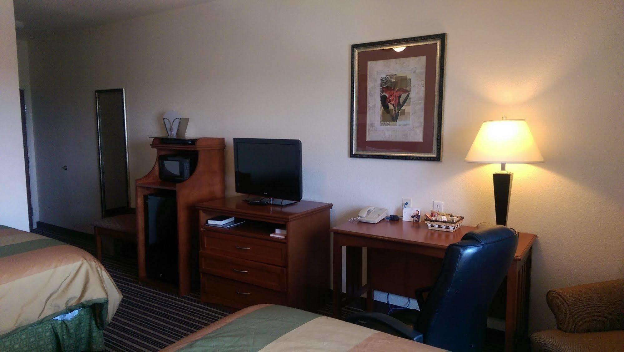 Super 8 By Wyndham Austin/Airport South Hotell Exteriör bild