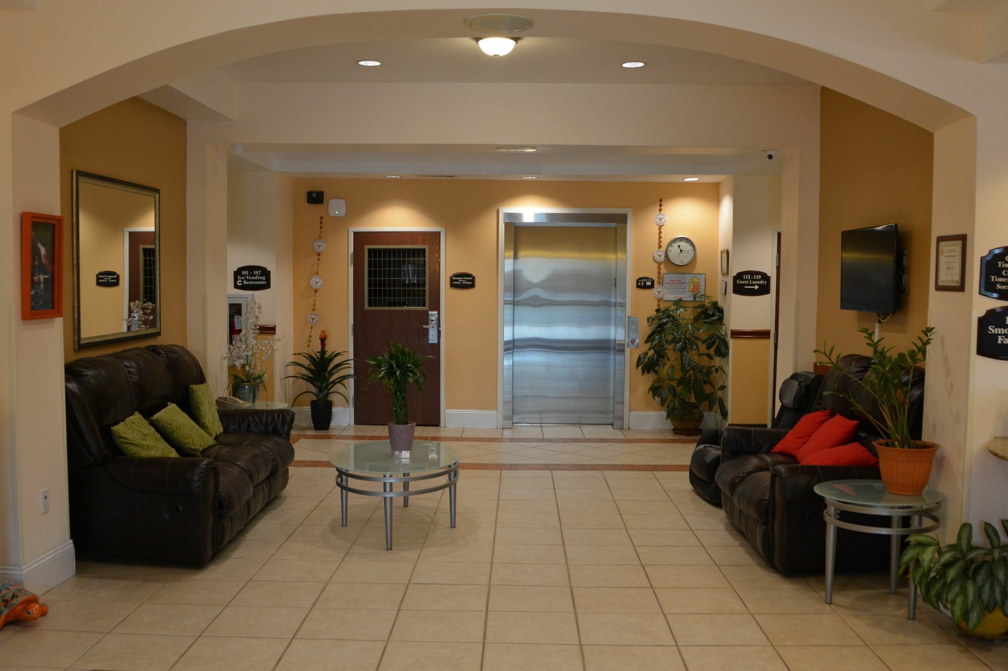 Super 8 By Wyndham Austin/Airport South Hotell Exteriör bild