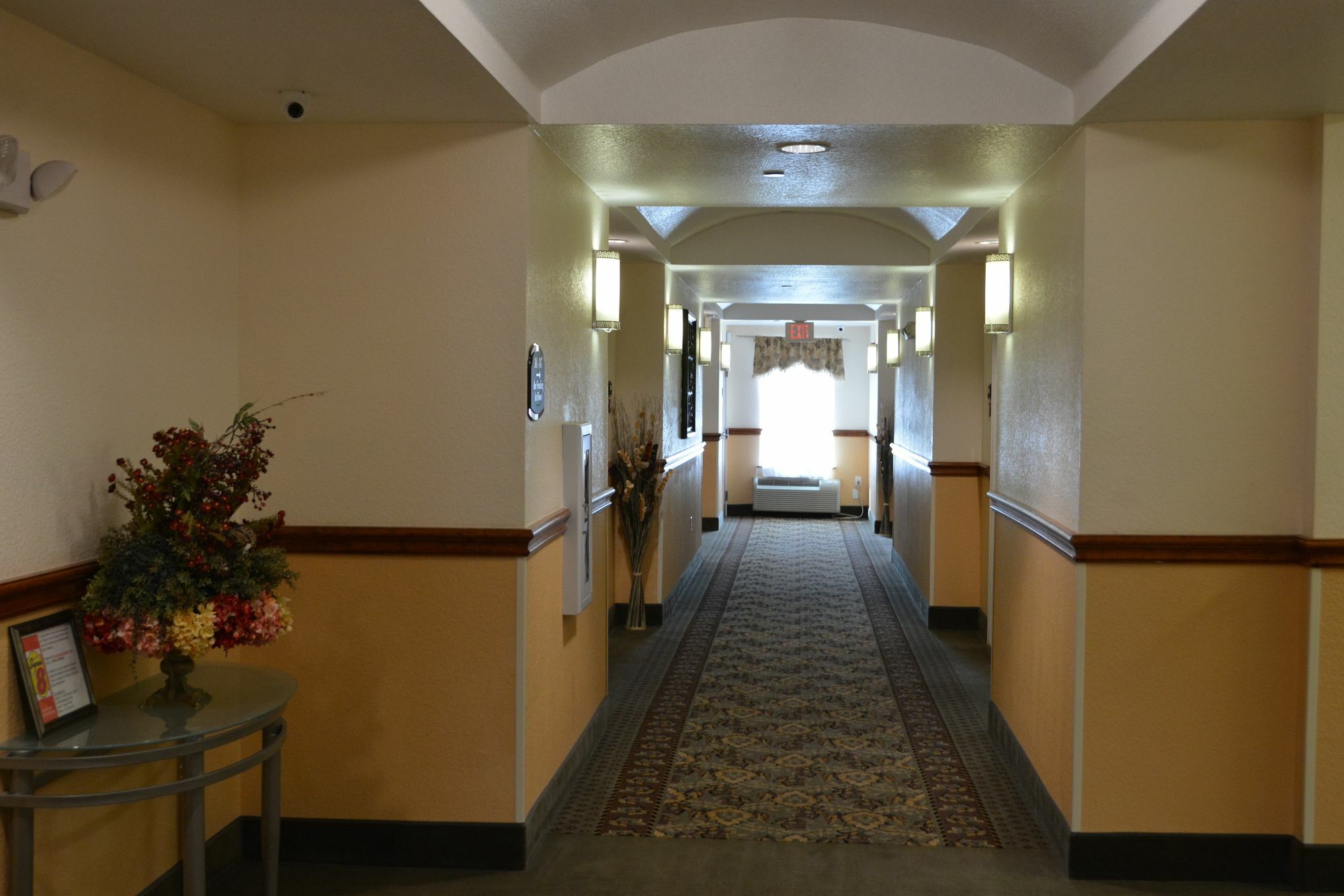 Super 8 By Wyndham Austin/Airport South Hotell Exteriör bild